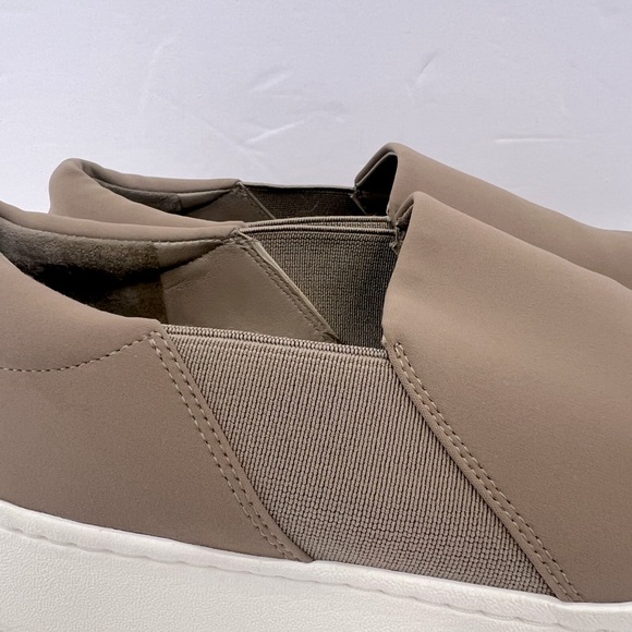 VINCE, LADIES SLIP ON/ WALKING SHOES, TOPE COLOR, FAUX SUADE, SIZE 6.5M - Picture 15 of 16